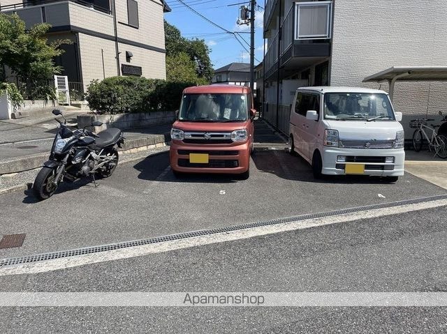 レオパレスサンフラワー中庄[1K/19.87m2]の駐車場2