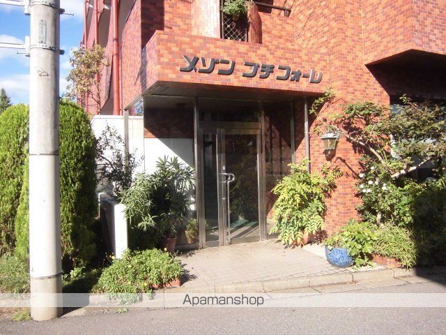 メゾンプチフォーレの玄関写真