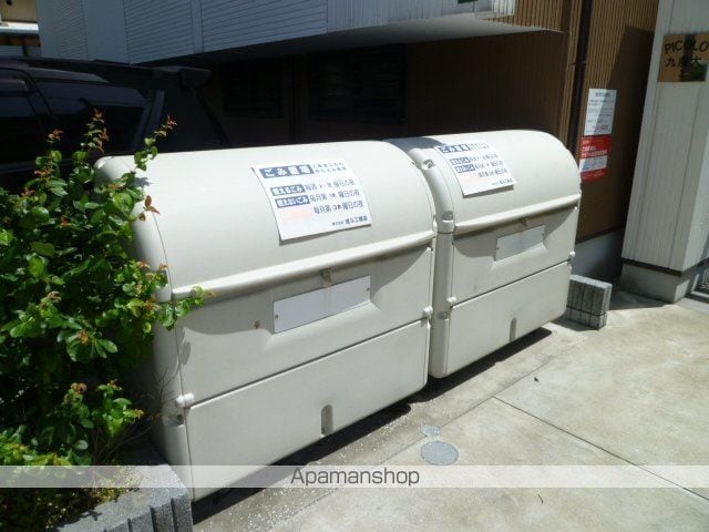 ピコロ九産大Iの玄関写真