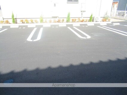 和歌山県和歌山市鳴神[2LDK/58.64m2]の駐車場2