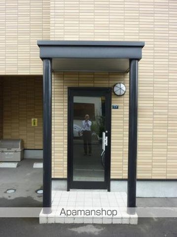 COMPARTMENT環状通の玄関写真