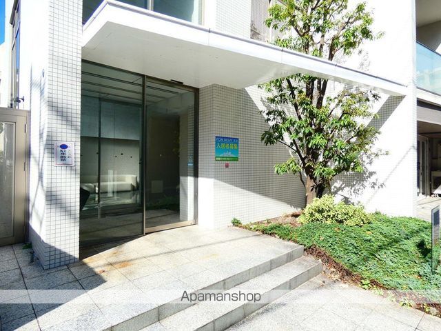 ストーリア神宮前の玄関写真