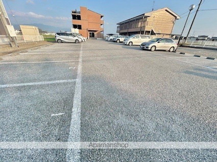 グラン・ボヌール[2DK/46.5m2]の駐車場1