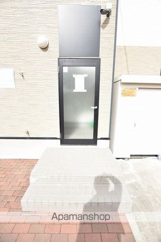 レオパレスカーミーエルムの玄関写真