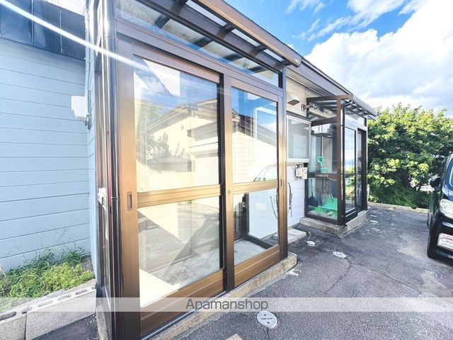 船見町6番1棟2戸の玄関写真