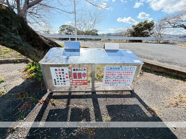 プロムナードYの玄関写真