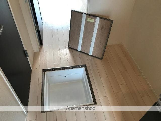 尾道市 2階建 築8年の内装写真