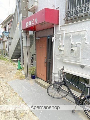岩崎ビルの玄関写真