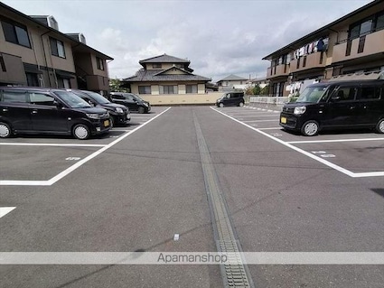 セレーノ岡本　Ａ棟[2LDK/50.39m2]の駐車場1
