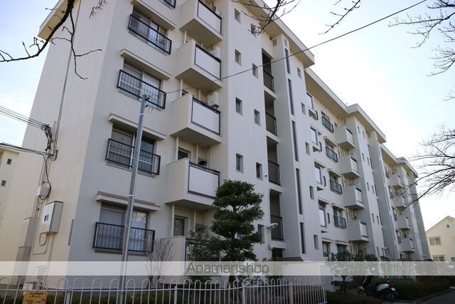 香里三井団地97号棟の外観写真