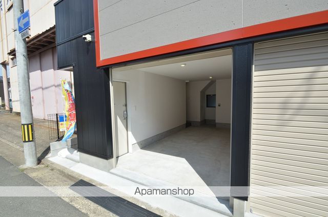 R−GARAGE助信の玄関写真