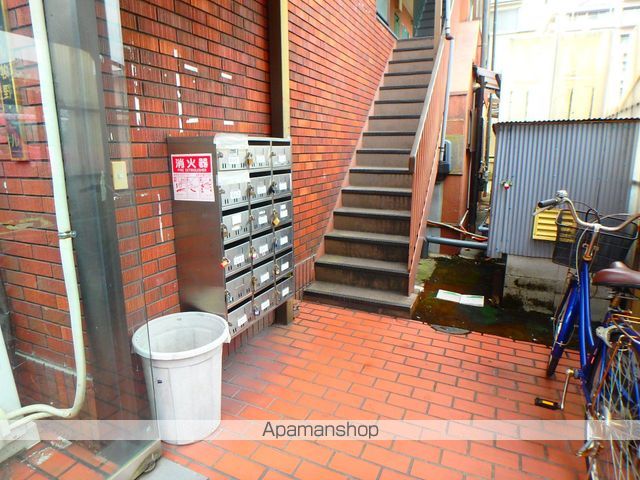 ロイヤル牧野ビルの玄関写真