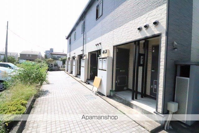 レオパレス小荷田の玄関写真