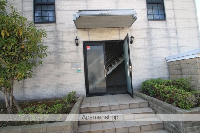 レオパレスツインズ加島弐番館の玄関写真