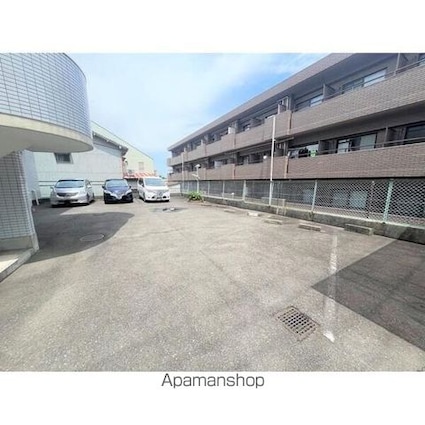 ドミール佐久間[1K/23.42m2]の駐車場