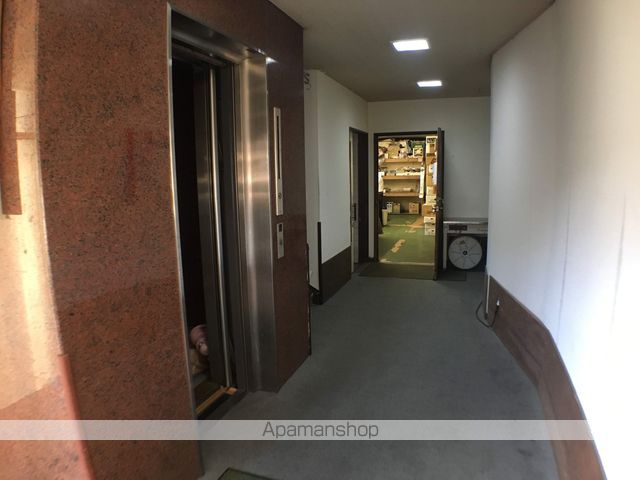 フラットオークウッドの外観写真
