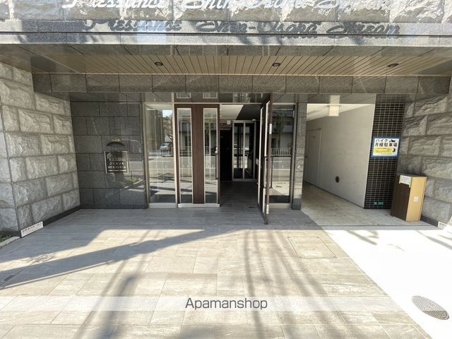 プレサンス新大阪ストリームの玄関写真