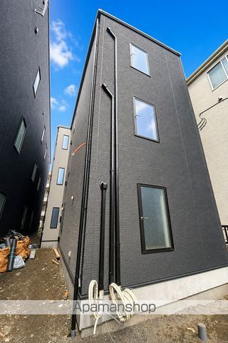 PUERTA東門前の外観写真