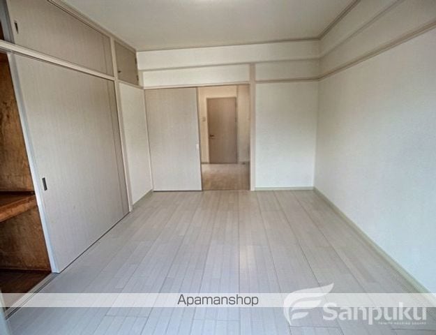 ニック石手の内装写真