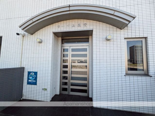 リーベ上東雲の玄関写真