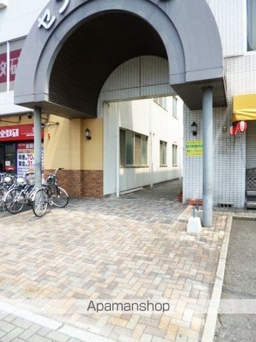 センタービルの玄関写真