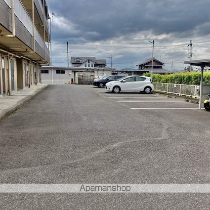 メゾンさつき[1R/18.48m2]の駐車場