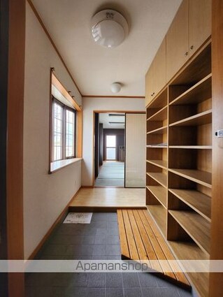 根本ビル[店舗/40m2]の玄関