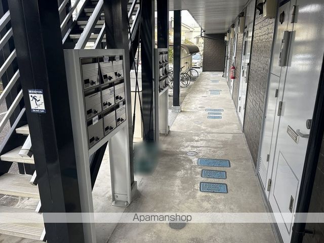 レオパレスメイプルヒルズの玄関写真