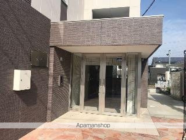 ＪＲ鹿児島本線 折尾駅 バス乗車時間：20分 最寄りバス停で下車 徒歩7分 3階建 築9年の外観写真