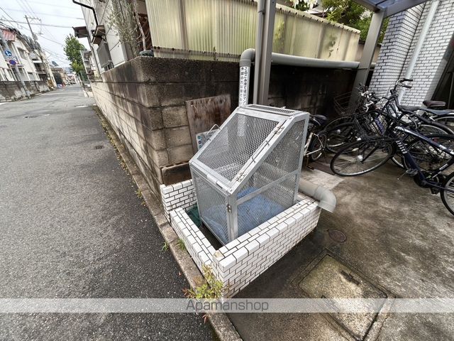 和興ビルの玄関写真
