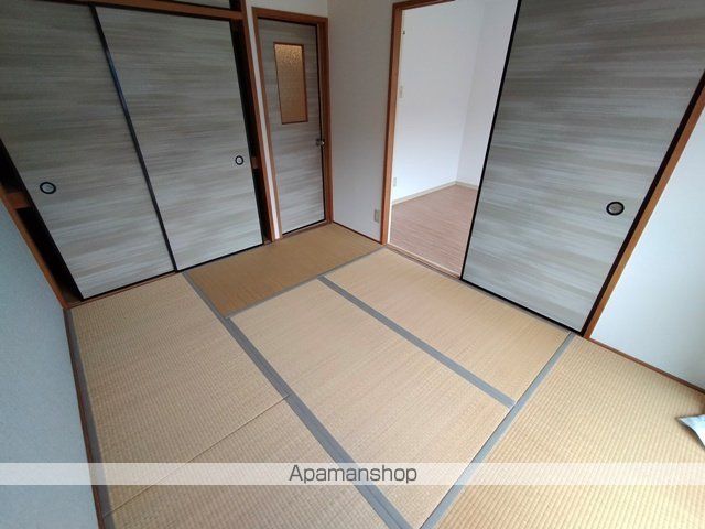 郡津金森マンションの内装写真