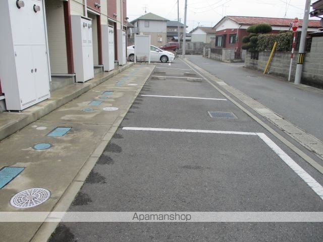 レオネクストタキシード[1K/30m2]の駐車場
