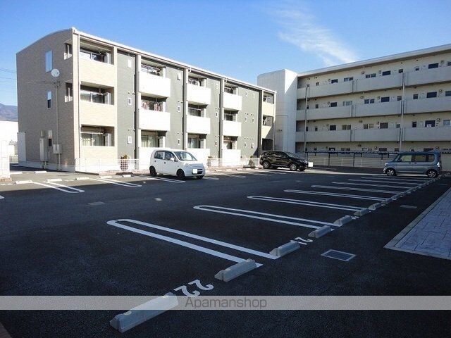 アムールⅡ[1LDK/52.99m2]の駐車場