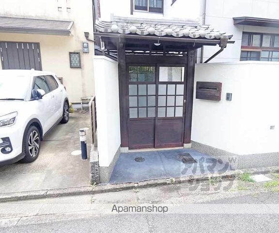 京阪電気鉄道鴨東線 出町柳駅 徒歩15分 2階建 築97年の玄関写真