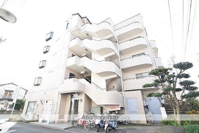 コマキビルの玄関写真