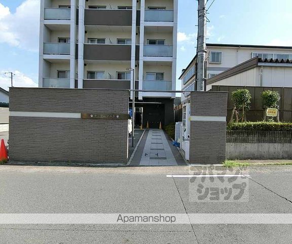 テッケルテスラの玄関写真