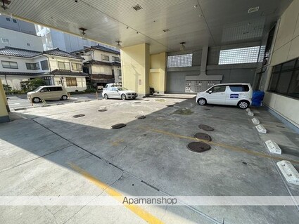 ＡＲＴＳ本庄[1K/30.34m2]の駐車場