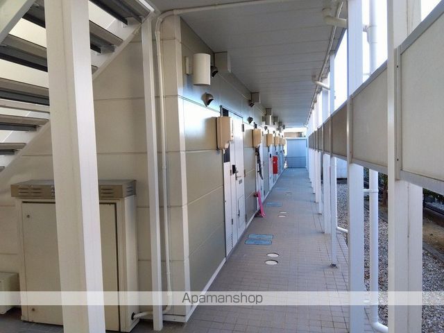 レオパレスワールドの玄関写真
