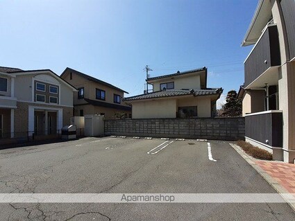 オーチャード　桐[2LDK/57.21m2]の駐車場