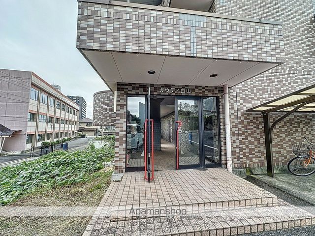 ガウディ白山の玄関写真