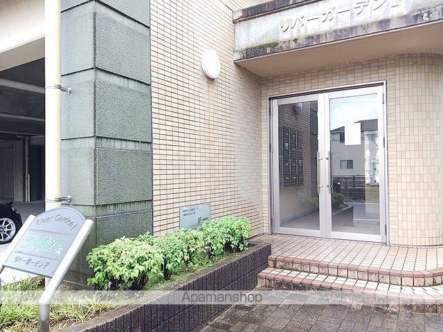 リバーガーデンFの玄関写真