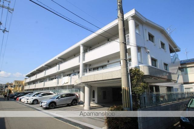 緑地ロイヤルハイツ2号館の外観写真