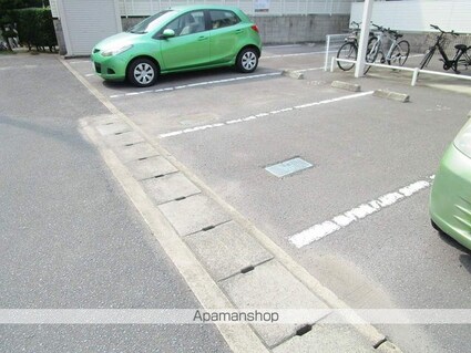 シャーメゾンＦｏｒｅｓｔ[2LDK/54.07m2]の駐車場