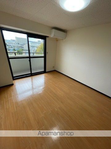 クローバーハイツIIIの内装写真