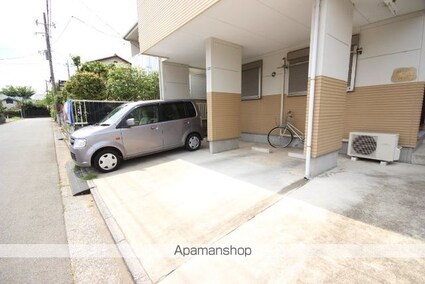 ファーストプレイス[1DK/28.52m2]の駐車場