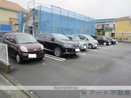 ミニヨンハウスＳＡＹＡ[2LDK/62.45m2]の駐車場2