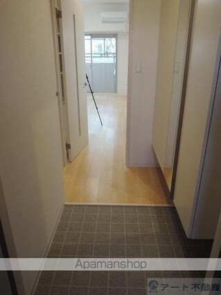 ヴィゴーレ本町[1R/29.6m2]の玄関
