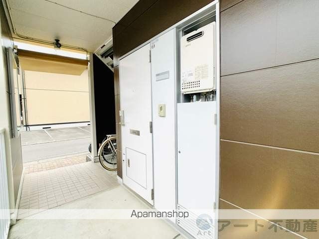 レオパレス道後の玄関写真