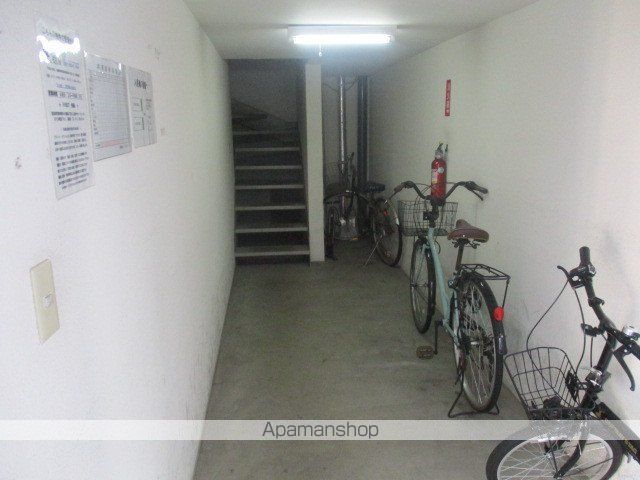 FOREST栄通Aの玄関写真