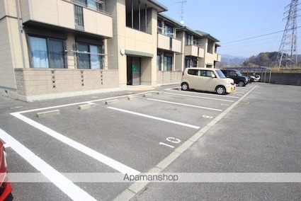 シャーメゾン堀江Ａ棟[2DK/43.01m2]の駐車場